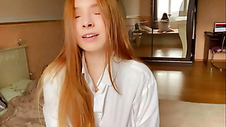 Beautiful girl's beaver throbs and cums