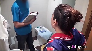 I fuck the plumber and he cums in 10 minutes!